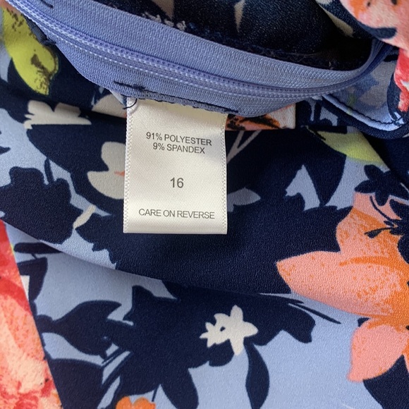 NWOT New York & Company Floral Shorts - Picture 10 of 11